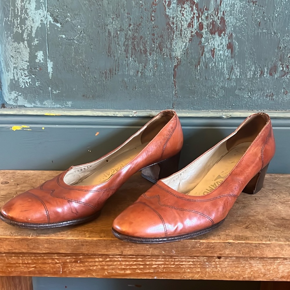 Vintage Ferragamo leather low heels shoes